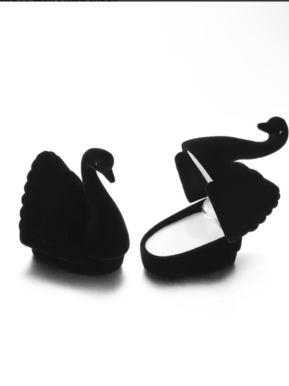 ✨ Luxury Velvet Swan Jewelry Box – 2.76” x 2.28” x 1.97”